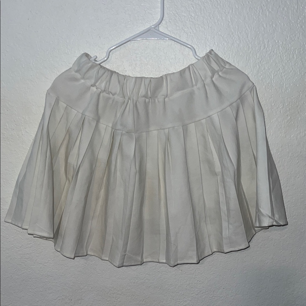 Elegant White Pleated Skirt